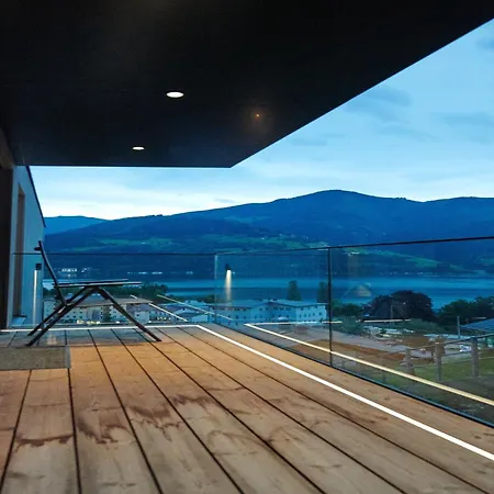 Holiday home Hand To Bison Lake View 4bdr *